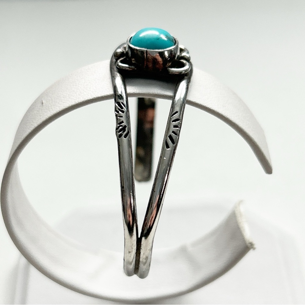 Vintage Southwestern Turquoise Sterling Silver Cuff Bracelet - Picture 6 of 8